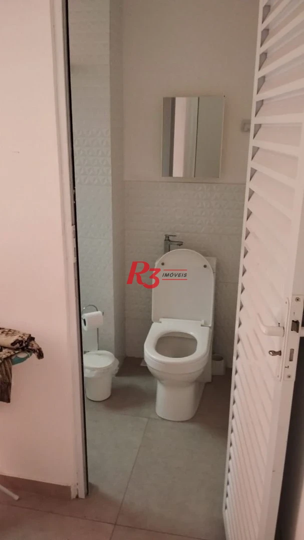 Excelente casa em bairro nobre de Santos.