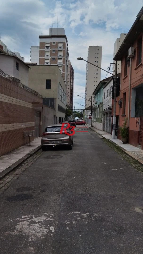 Excelente casa em bairro nobre de Santos.