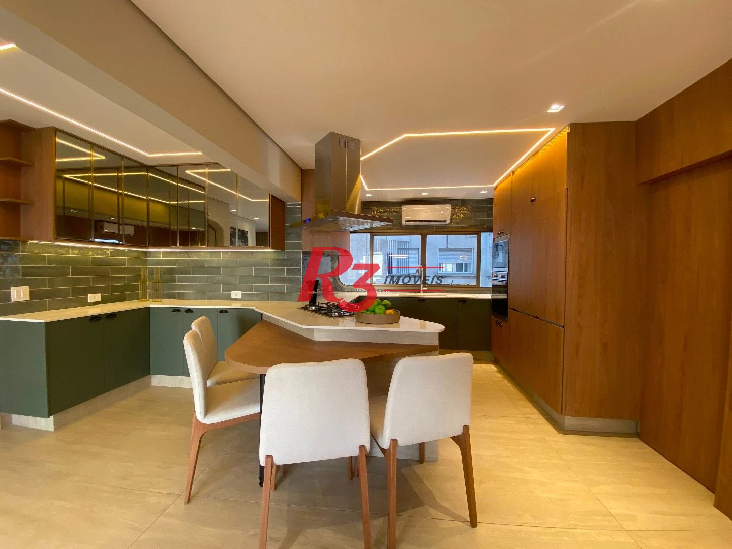 Apartamento com 4 Quartos à venda, 257 m² por R$ 3.130.000 - Gonzaga - Santos/SP