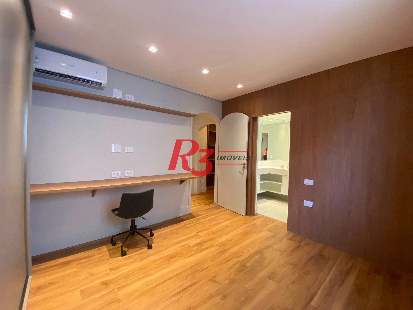 Apartamento com 4 Quartos à venda, 257 m² por R$ 3.130.000 - Gonzaga - Santos/SP