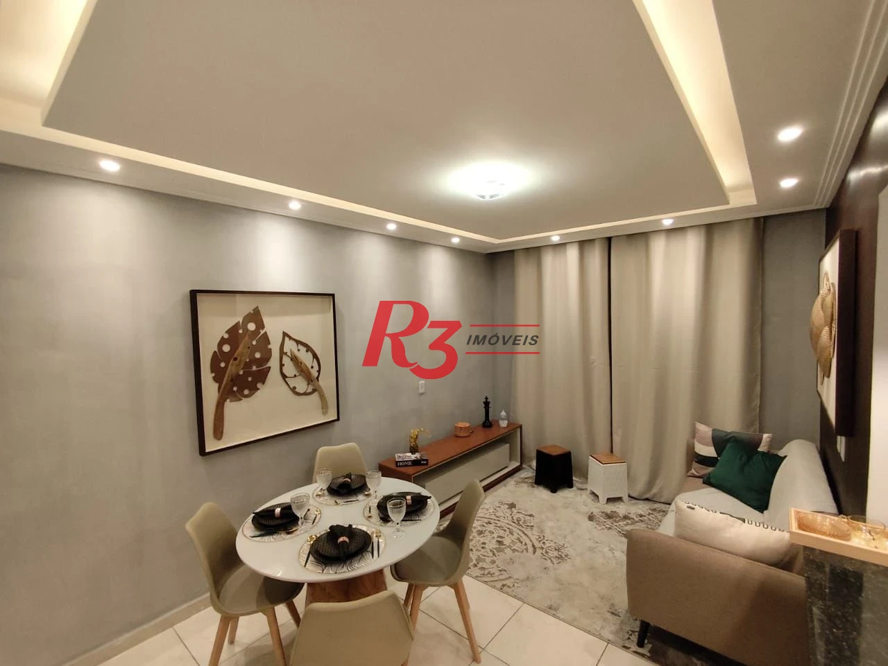Apartamento com 2 dormitórios à venda, 60 m² por R$ 350.000,00 - Vila Voturuá - São Vicente/SP