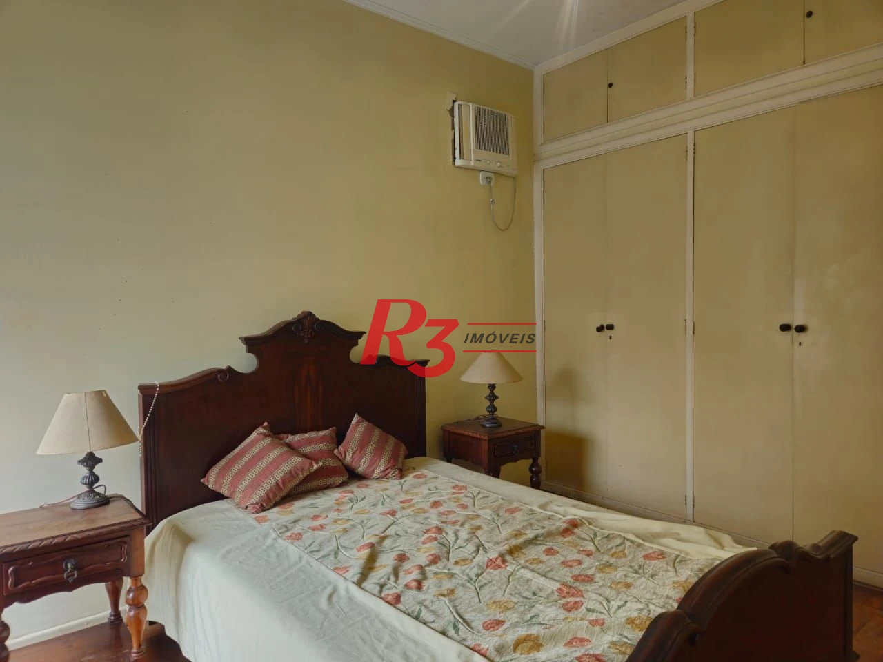 Apartamento á venda 3 quartos 190M² Mobiliado 1Vg na Praia do Gonzaga.