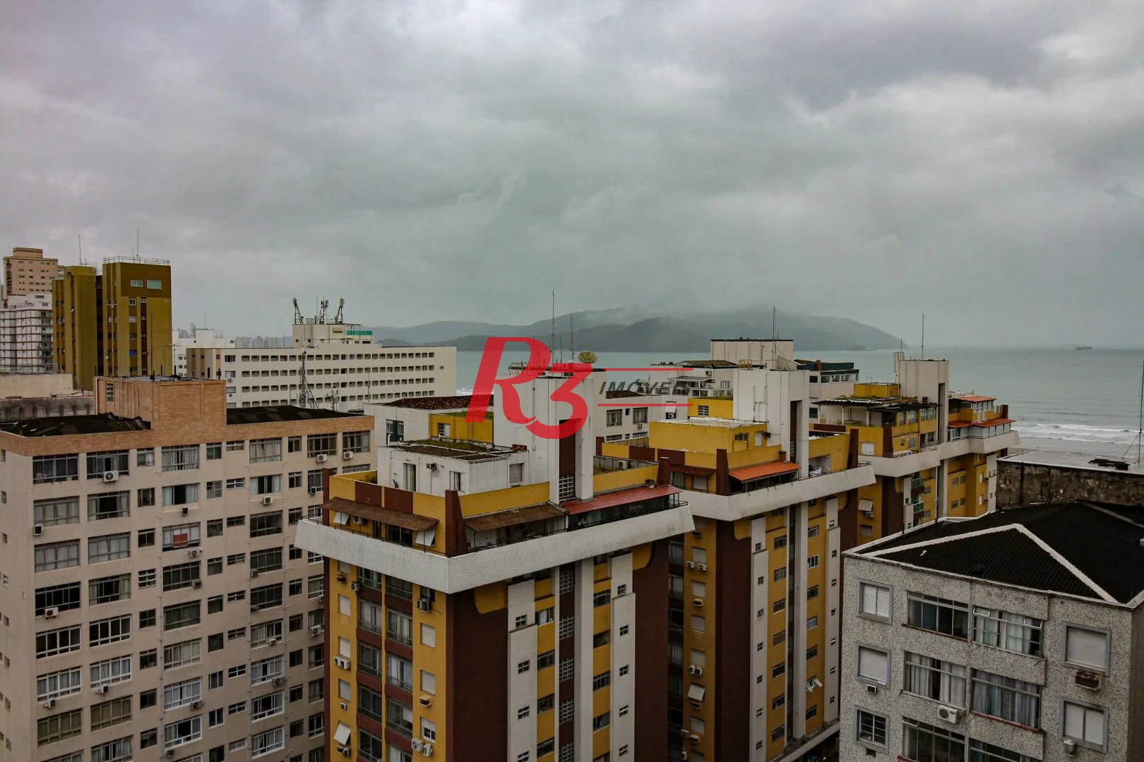 Apartamento com 2 dormitórios à venda, 80 m² por R$ 750.000,00 - Gonzaga - Santos/SP