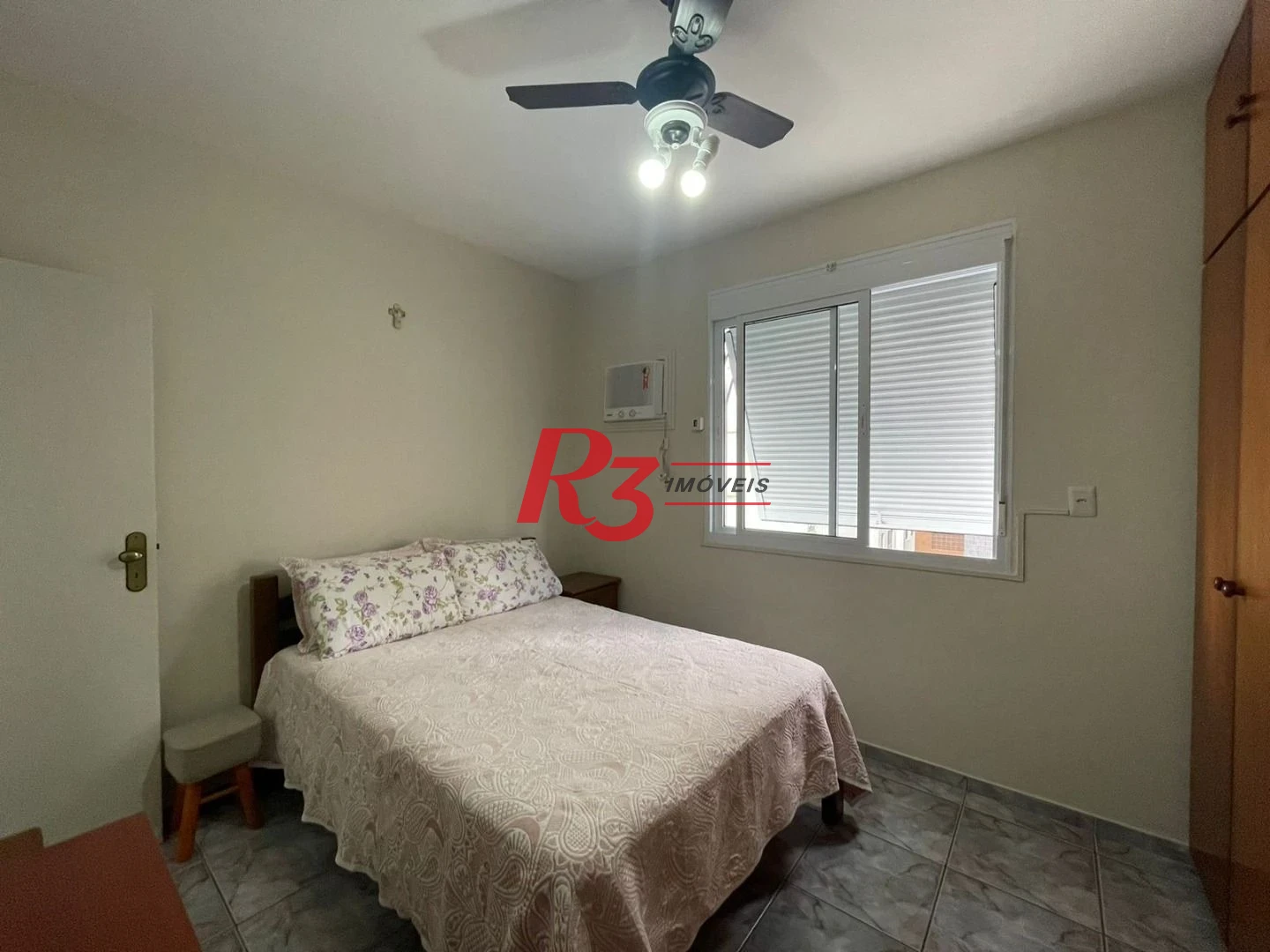 Apartamento á venda 2 quartos  Dependência Completa  1vg  quadra da Praia da Pompéia.