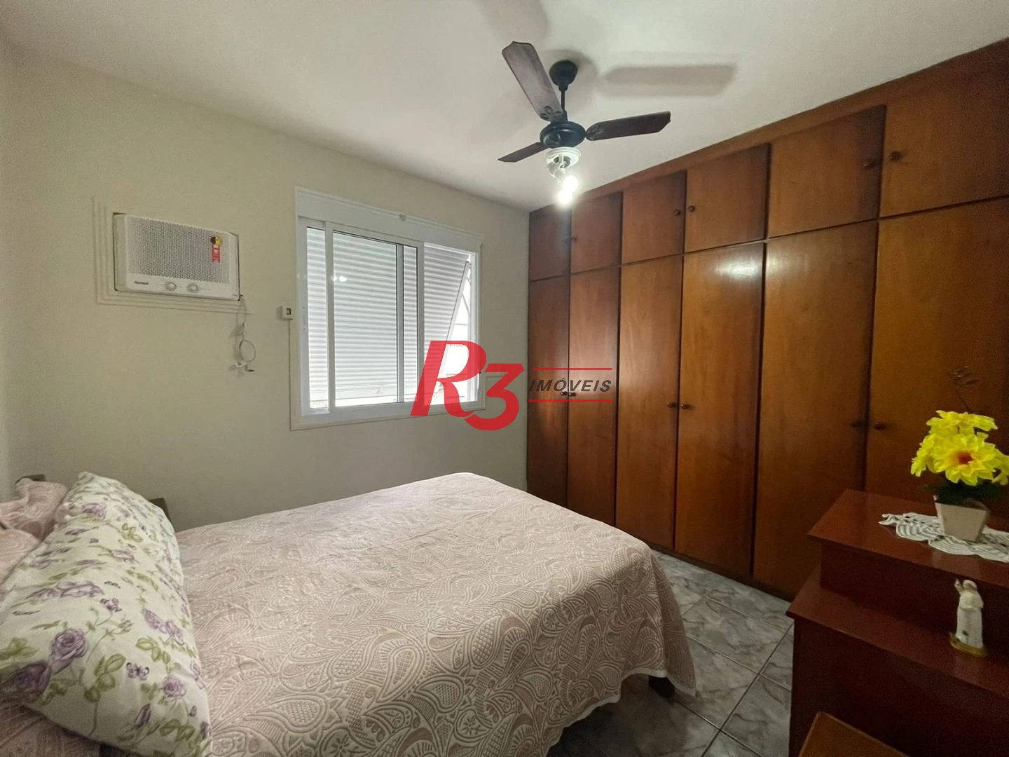 Apartamento á venda 2 quartos  Dependência Completa  1vg  quadra da Praia da Pompéia.