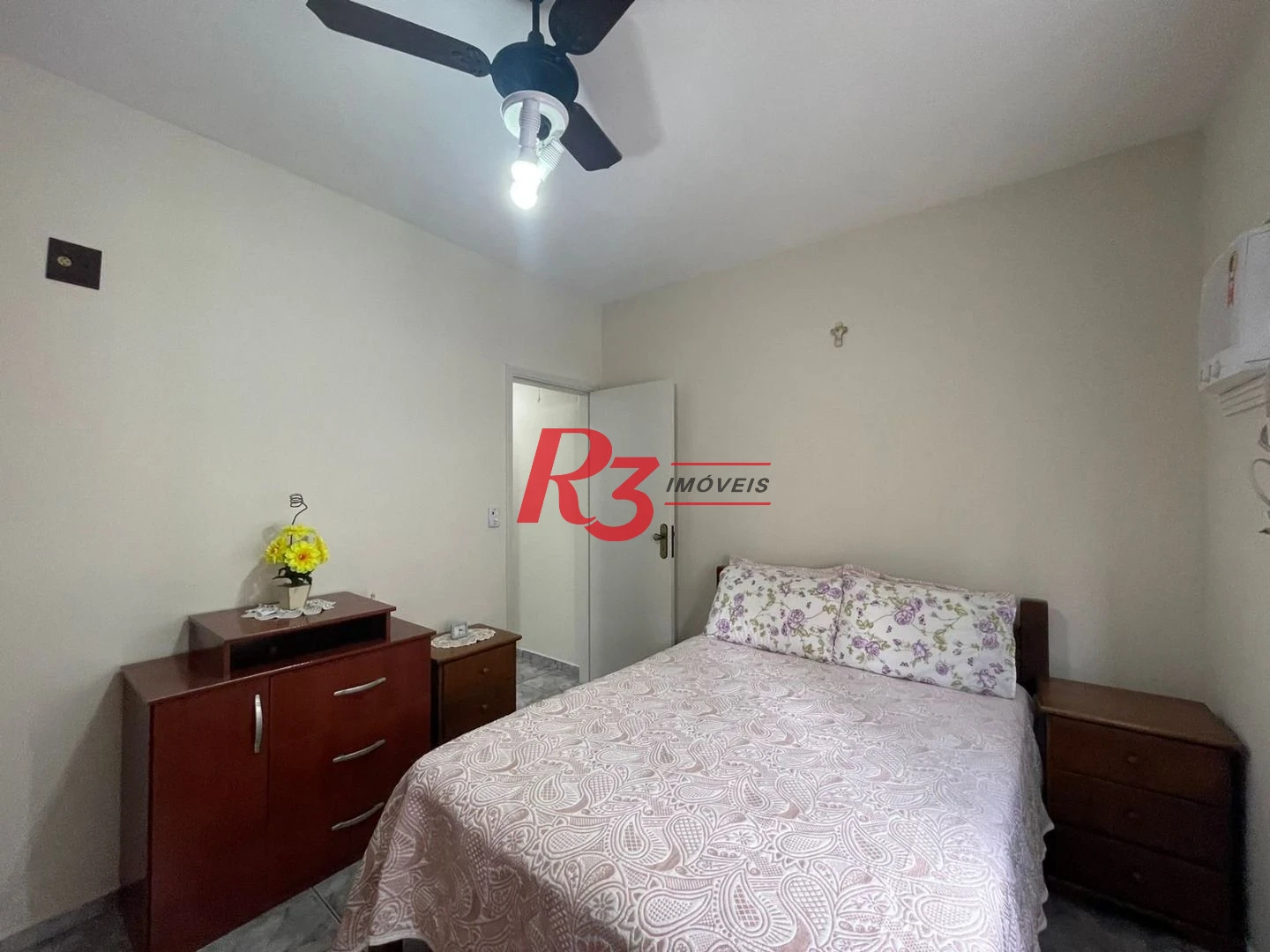Apartamento á venda 2 quartos  Dependência Completa  1vg  quadra da Praia da Pompéia.