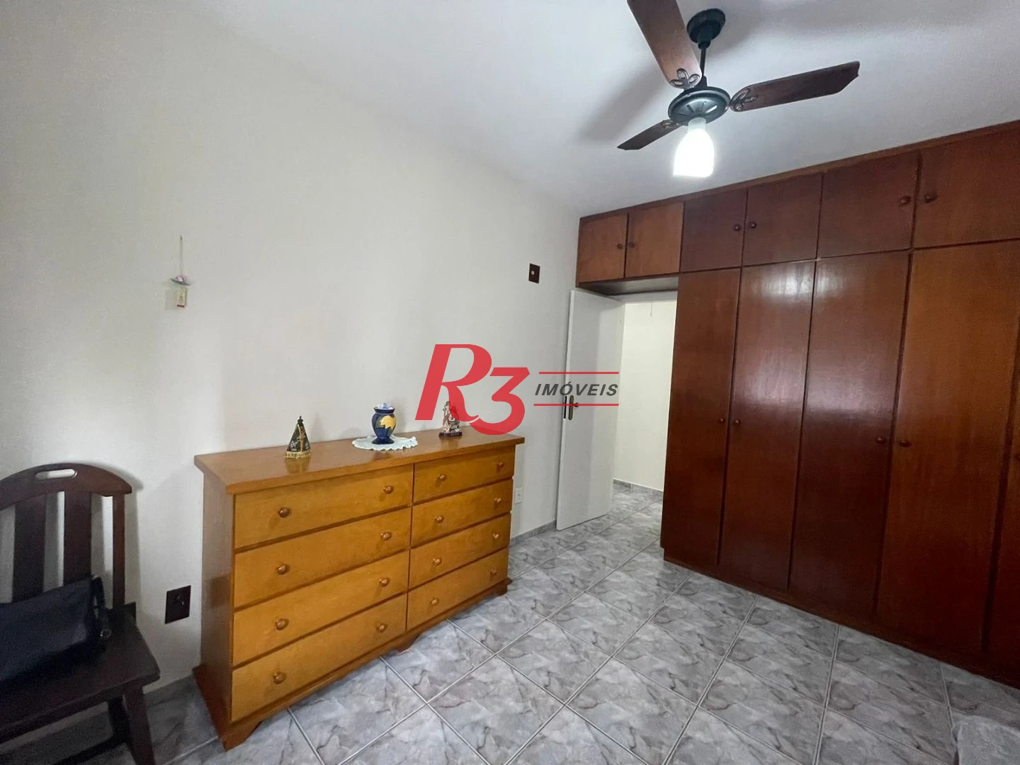 Apartamento á venda 2 quartos  Dependência Completa  1vg  quadra da Praia da Pompéia.