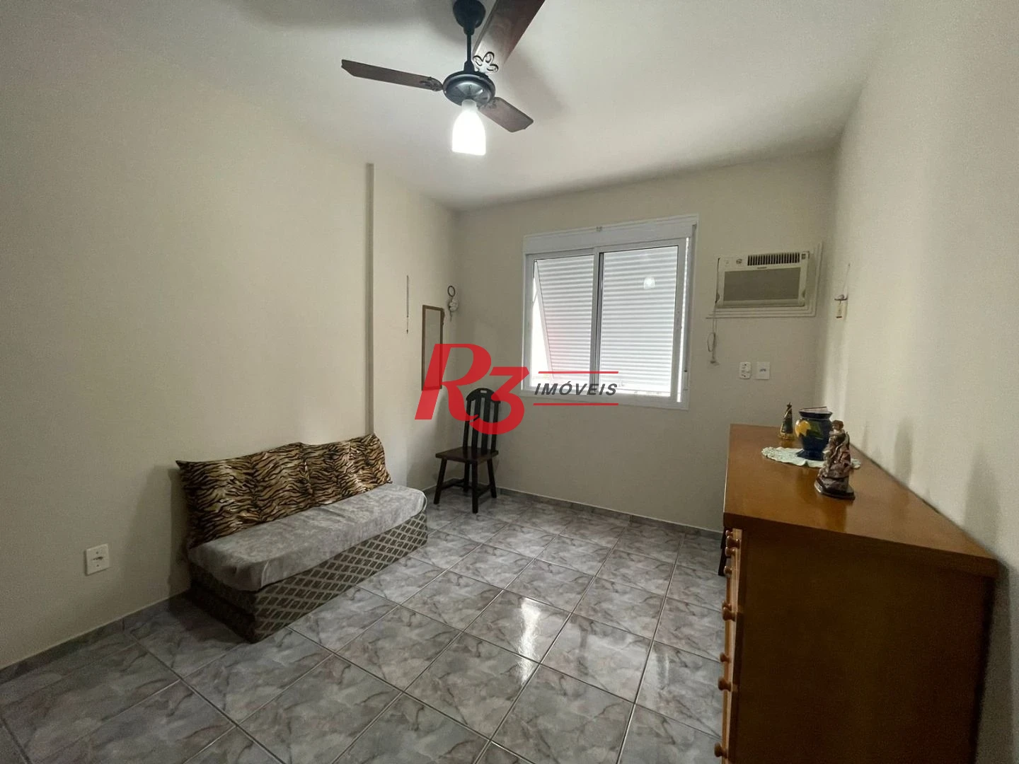 Apartamento á venda 2 quartos  Dependência Completa  1vg  quadra da Praia da Pompéia.