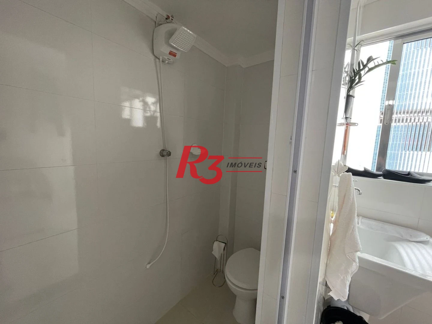 Apartamento á venda 2 quartos  Dependência Completa  1vg  quadra da Praia da Pompéia.