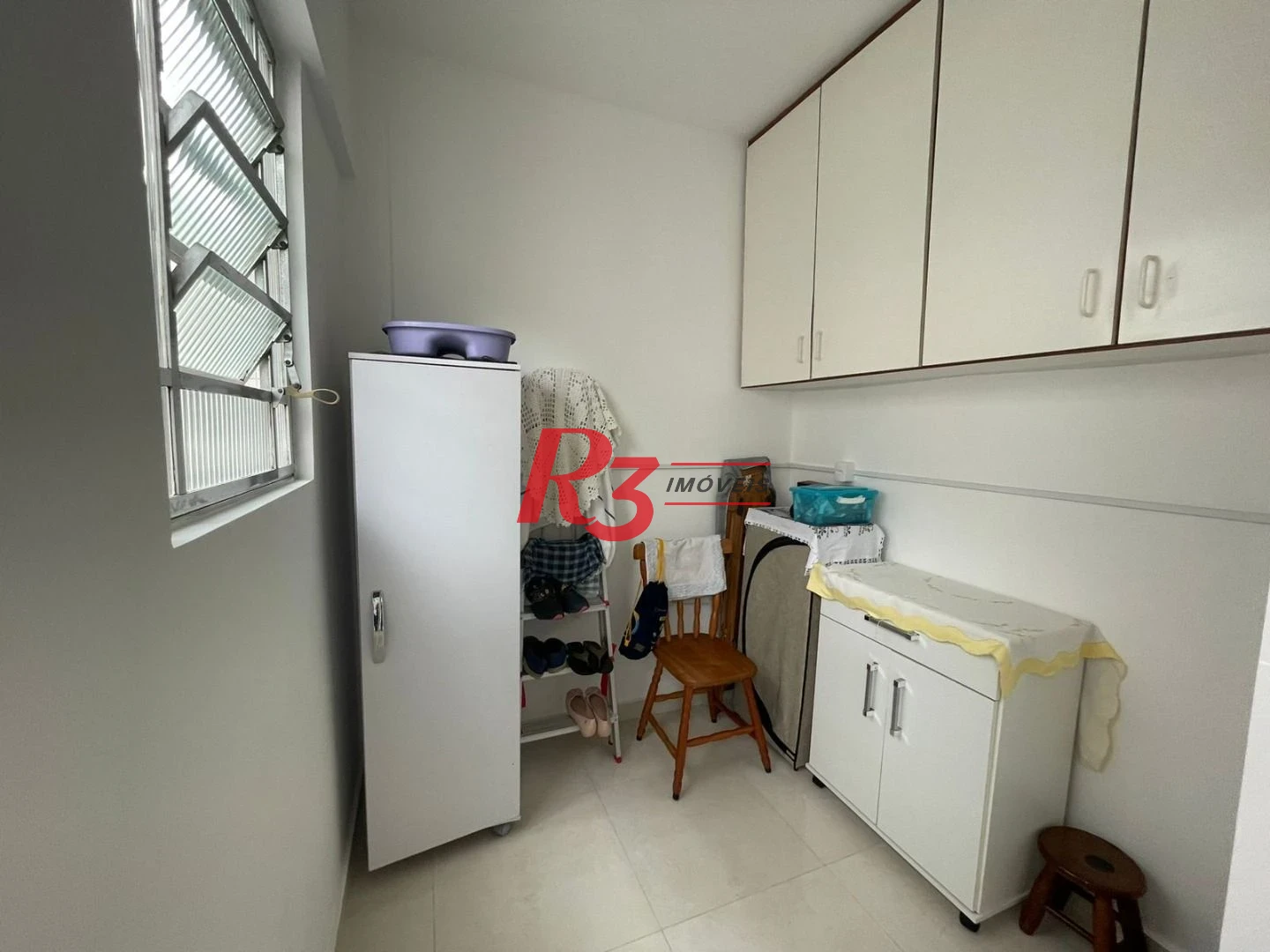 Apartamento á venda 2 quartos  Dependência Completa  1vg  quadra da Praia da Pompéia.