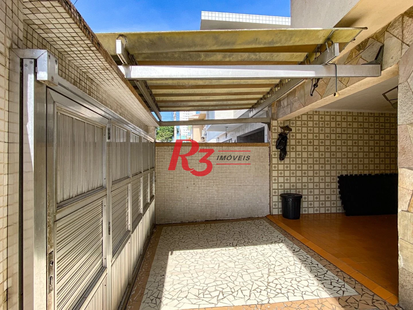 Casa com 4 dormitórios à venda, 175 m² por R$ 1.000.000,00 - Encruzilhada - Santos/SP
