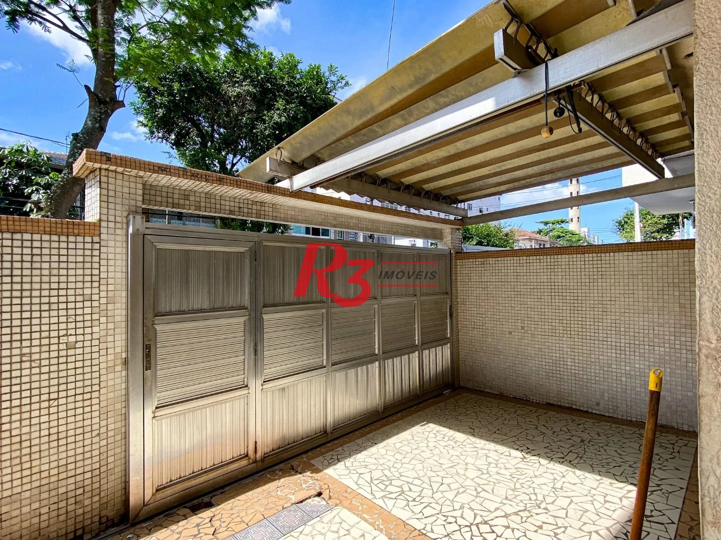 Casa com 4 dormitórios à venda, 175 m² por R$ 1.000.000,00 - Encruzilhada - Santos/SP