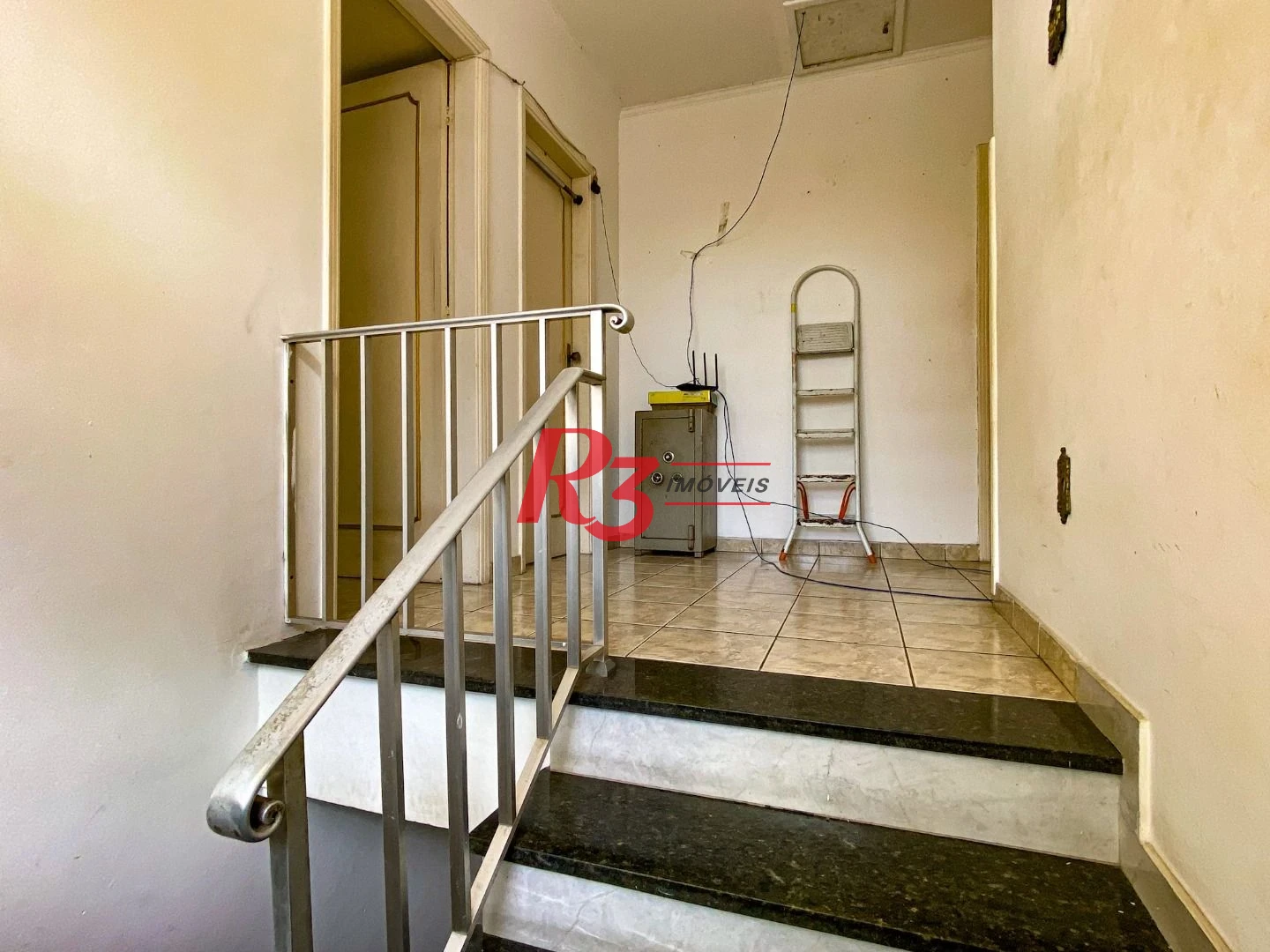 Casa com 4 dormitórios à venda, 175 m² por R$ 1.000.000,00 - Encruzilhada - Santos/SP