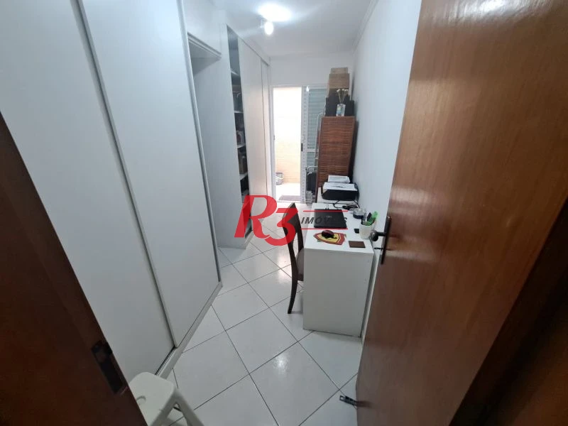 Casa com piscina no Embaré