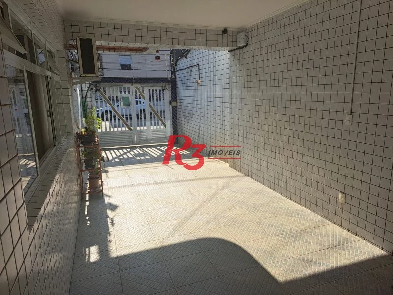 Casa com piscina no Embaré