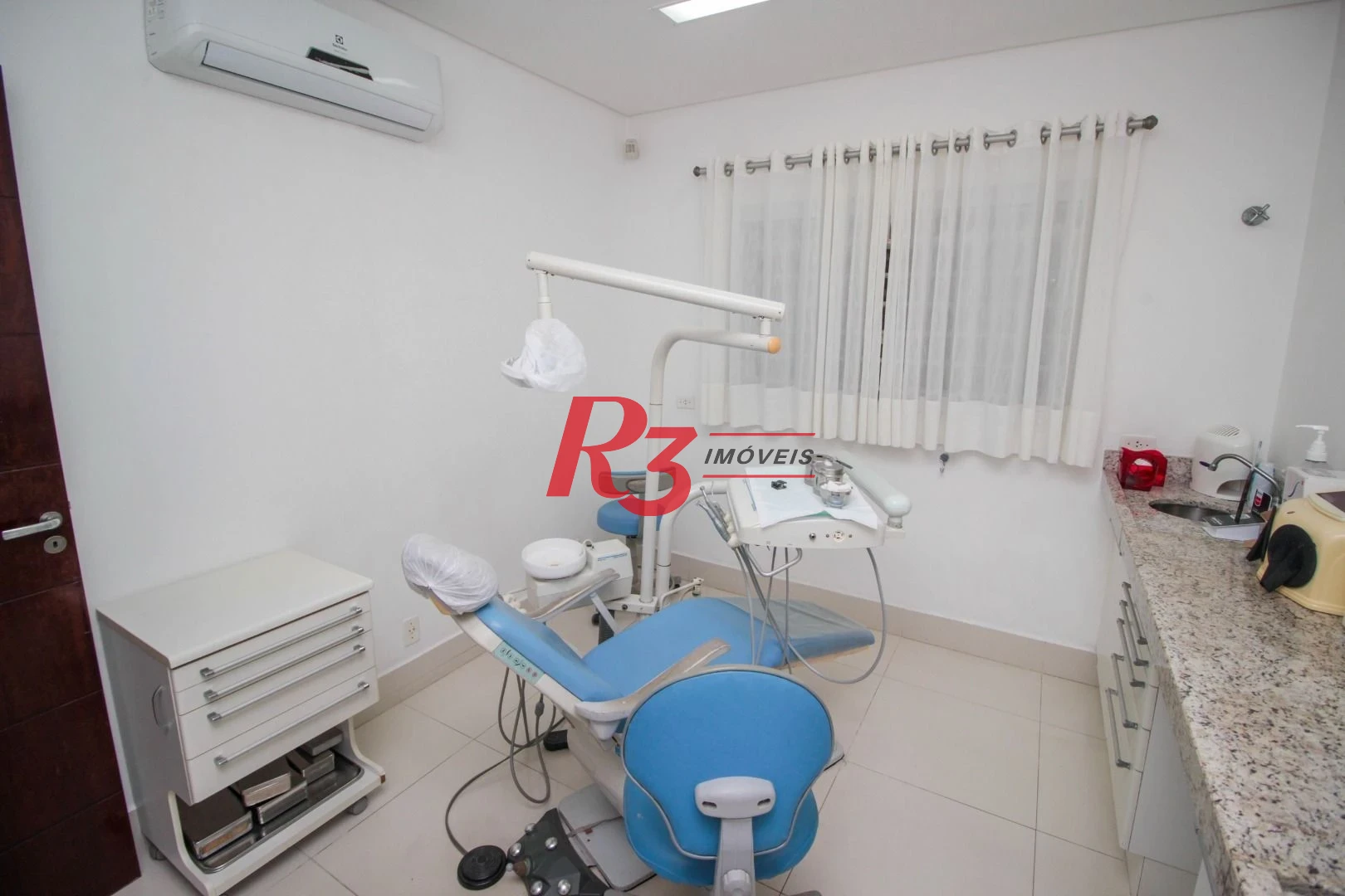 Sobrado com 4 dormitórios para alugar, 236 m² por R$ 18.000,00/mês - Embaré - Santos/SP