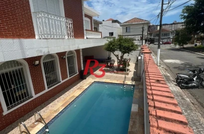 Casa com piscina e 3 suítes à venda, 315 m² por R$ 2.200.000 - Vila Belmiro - Santos/SP
