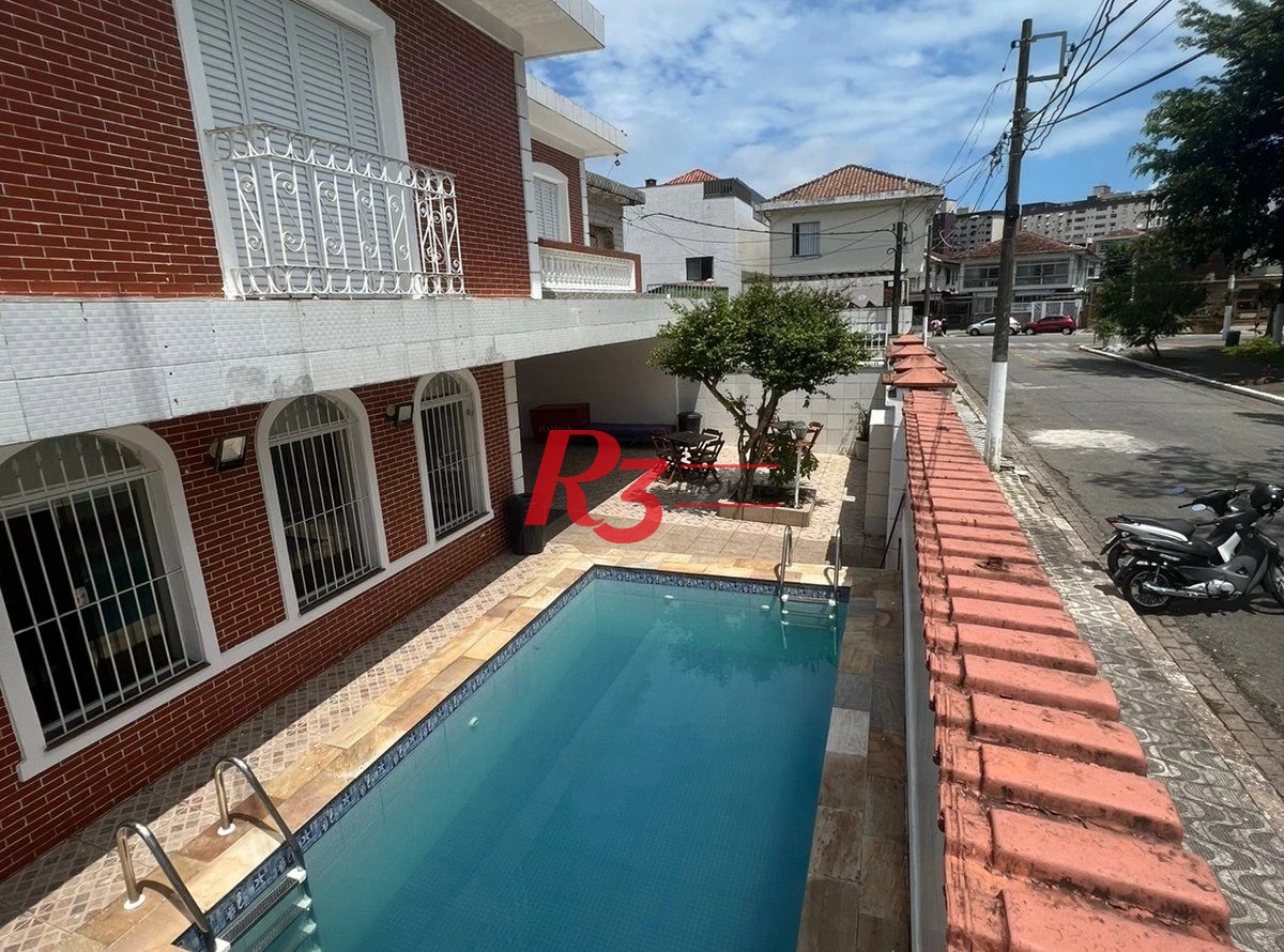 Casa com piscina e 3 suítes à venda, 315 m² por R$ 2.200.000 - Vila Belmiro - Santos/SP