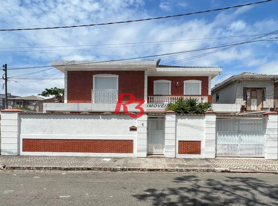 Casa com piscina e 3 suítes à venda, 315 m² por R$ 2.200.000 - Vila Belmiro - Santos/SP