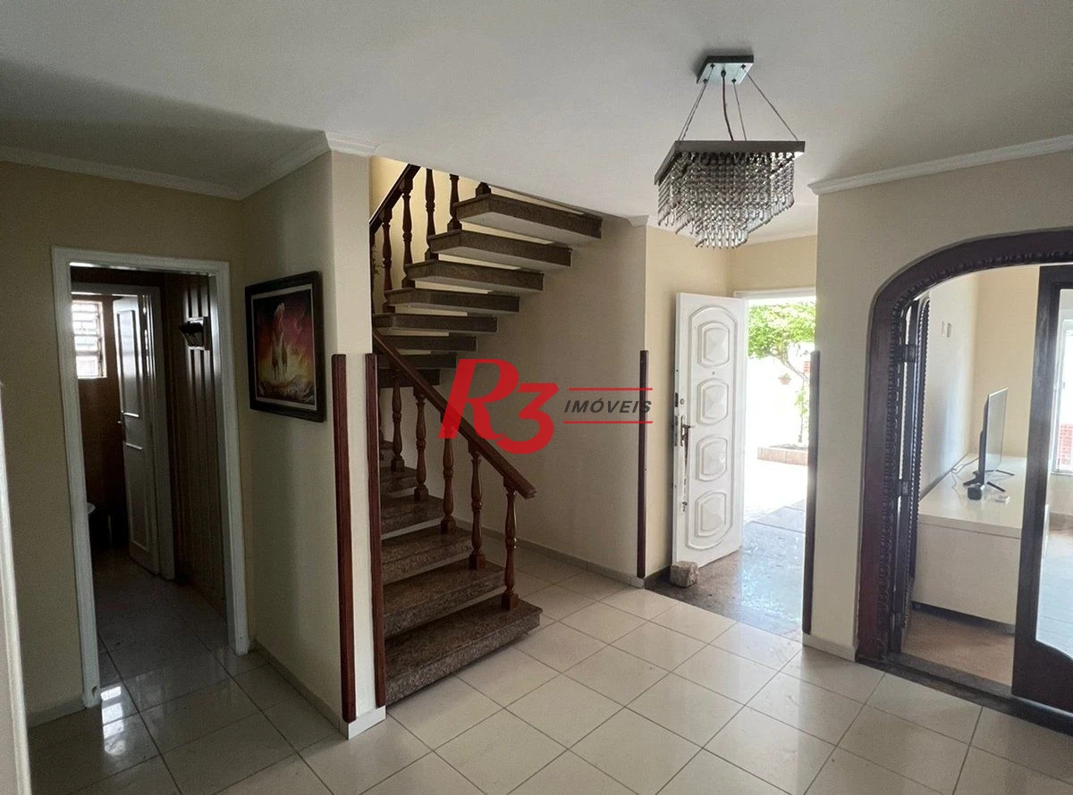 Casa com piscina e 3 suítes à venda, 315 m² por R$ 2.200.000 - Vila Belmiro - Santos/SP