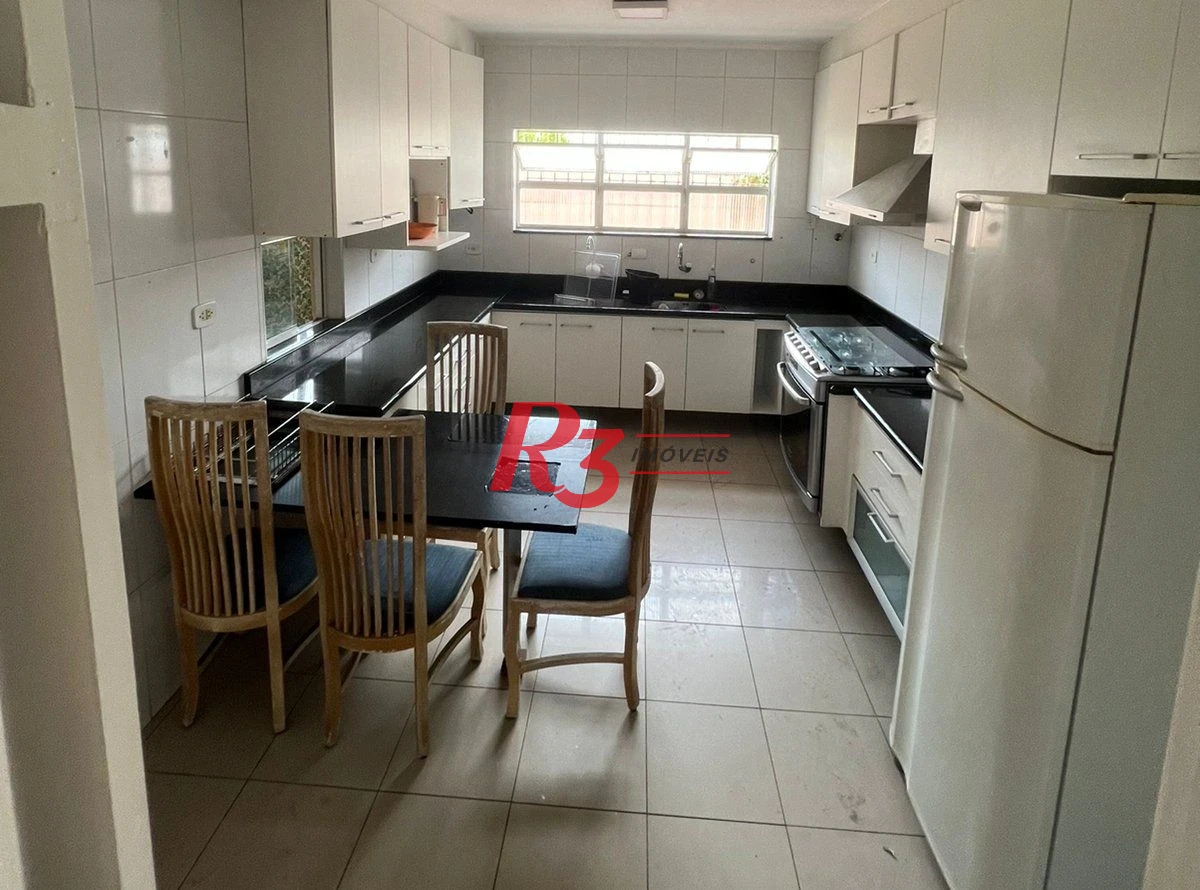 Casa com piscina e 3 suítes à venda, 315 m² por R$ 2.200.000 - Vila Belmiro - Santos/SP