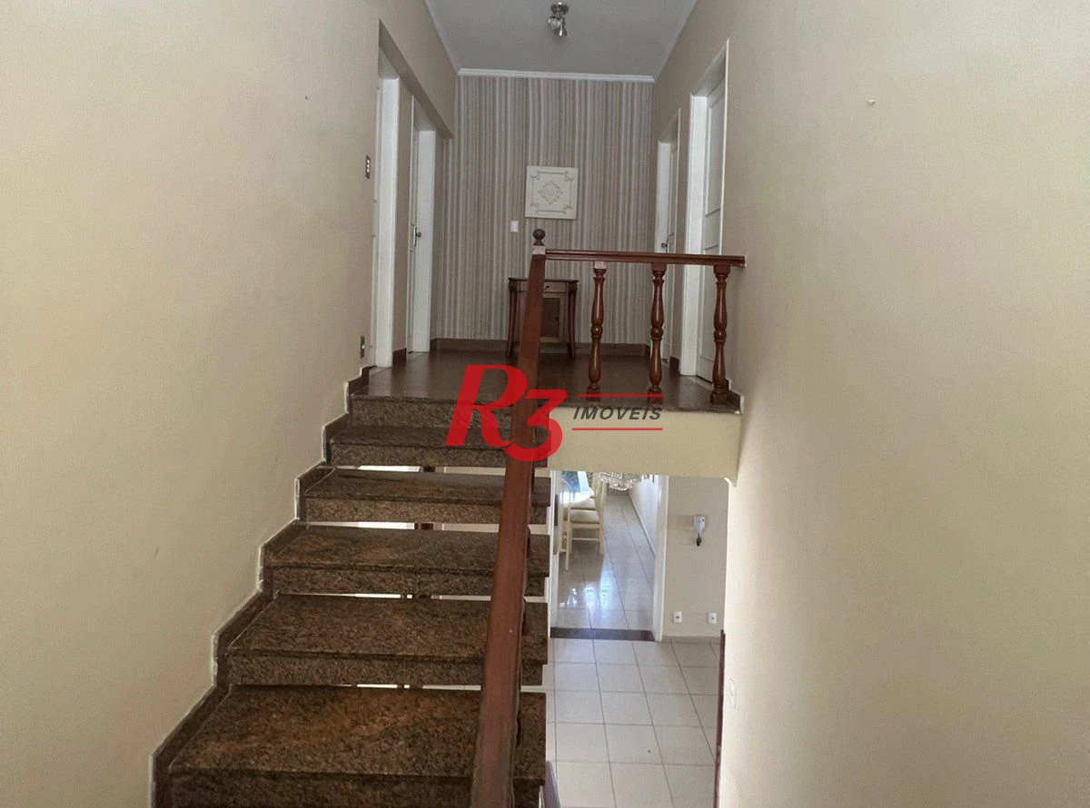 Casa com piscina e 3 suítes à venda, 315 m² por R$ 2.200.000 - Vila Belmiro - Santos/SP