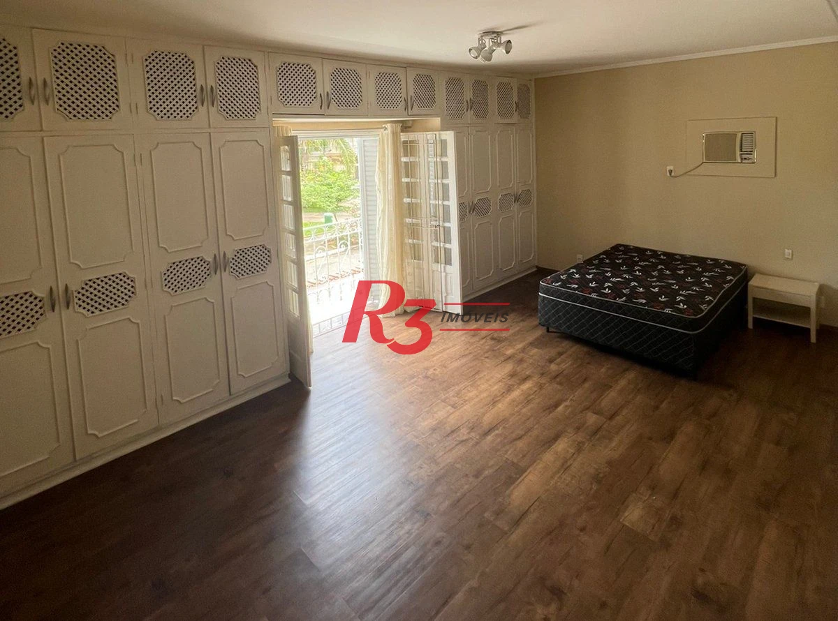Casa com piscina e 3 suítes à venda, 315 m² por R$ 2.200.000 - Vila Belmiro - Santos/SP
