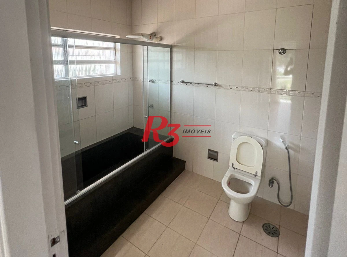Casa com piscina e 3 suítes à venda, 315 m² por R$ 2.200.000 - Vila Belmiro - Santos/SP