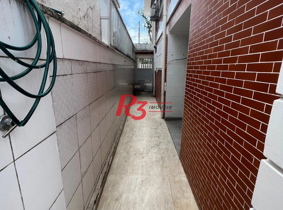Casa com piscina e 3 suítes à venda, 315 m² por R$ 2.200.000 - Vila Belmiro - Santos/SP