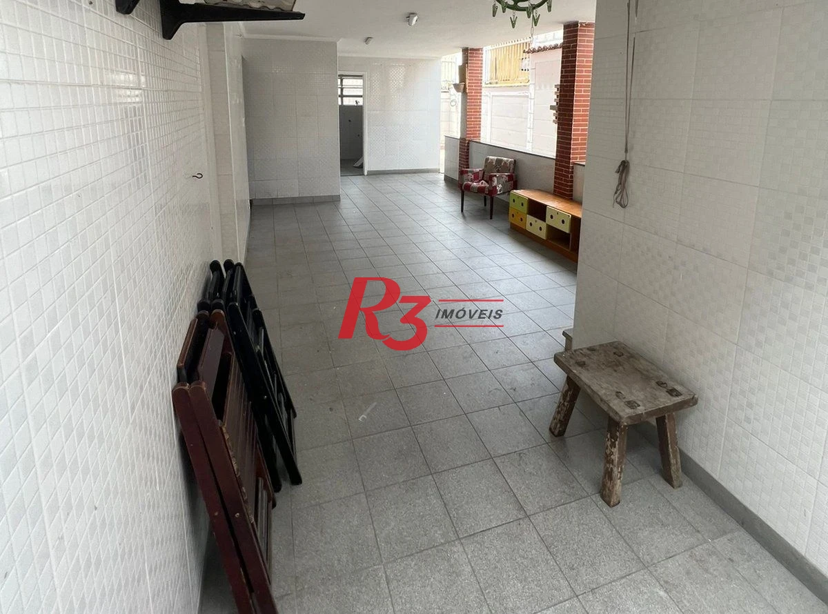 Casa com piscina e 3 suítes à venda, 315 m² por R$ 2.200.000 - Vila Belmiro - Santos/SP
