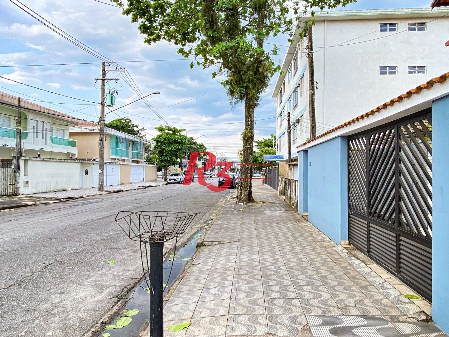 Sobrado com 3 dormitórios à venda, 360 m² por R$ 1.000.000,00 - Estuário - Santos/SP