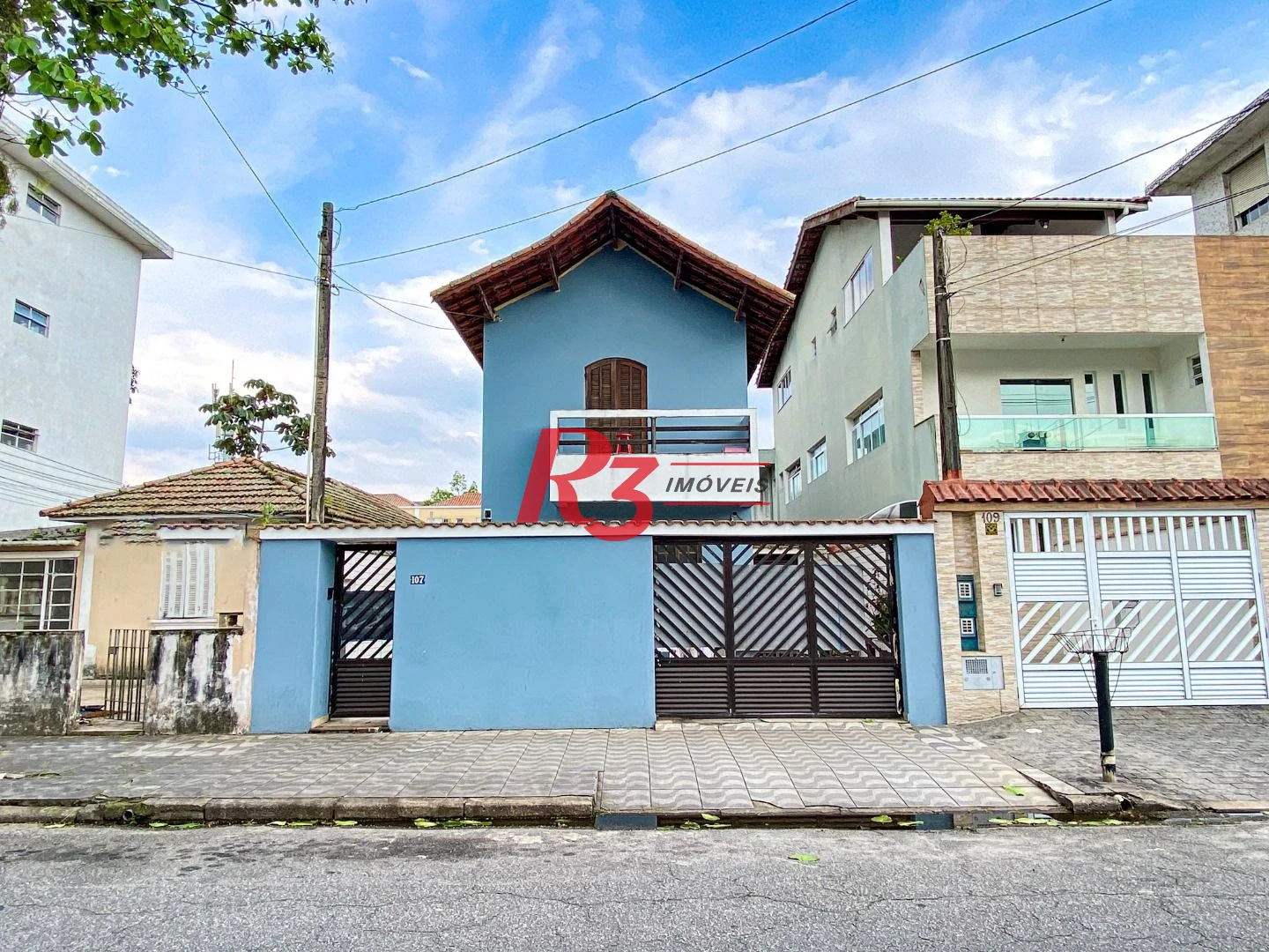 Sobrado com 3 dormitórios à venda, 360 m² por R$ 1.000.000,00 - Estuário - Santos/SP