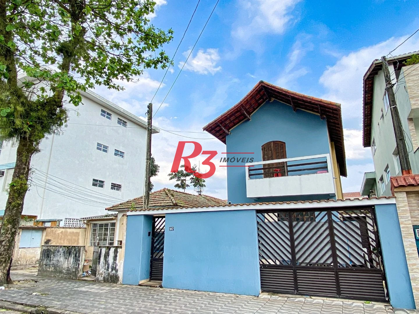 Sobrado com 3 dormitórios à venda, 360 m² por R$ 1.000.000,00 - Estuário - Santos/SP