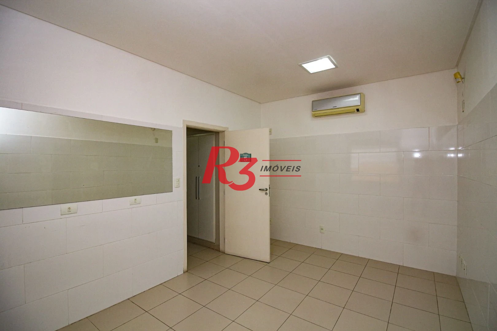 Alugam-se salas comerciais