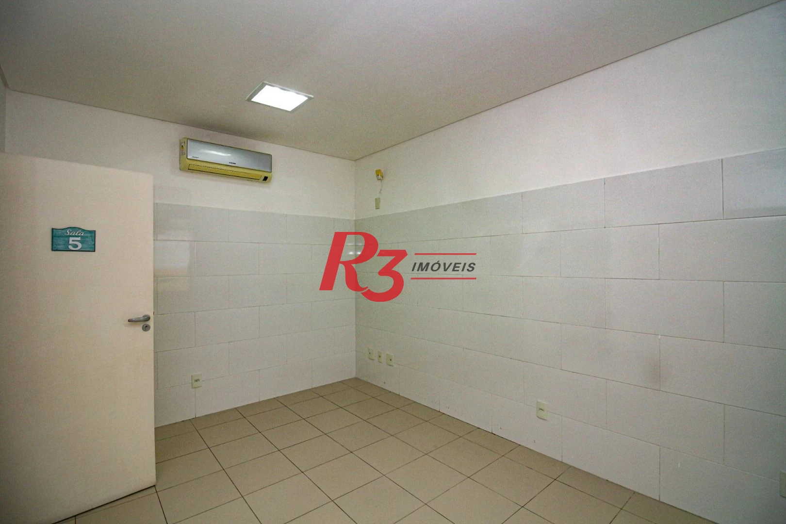 Alugam-se salas comerciais
