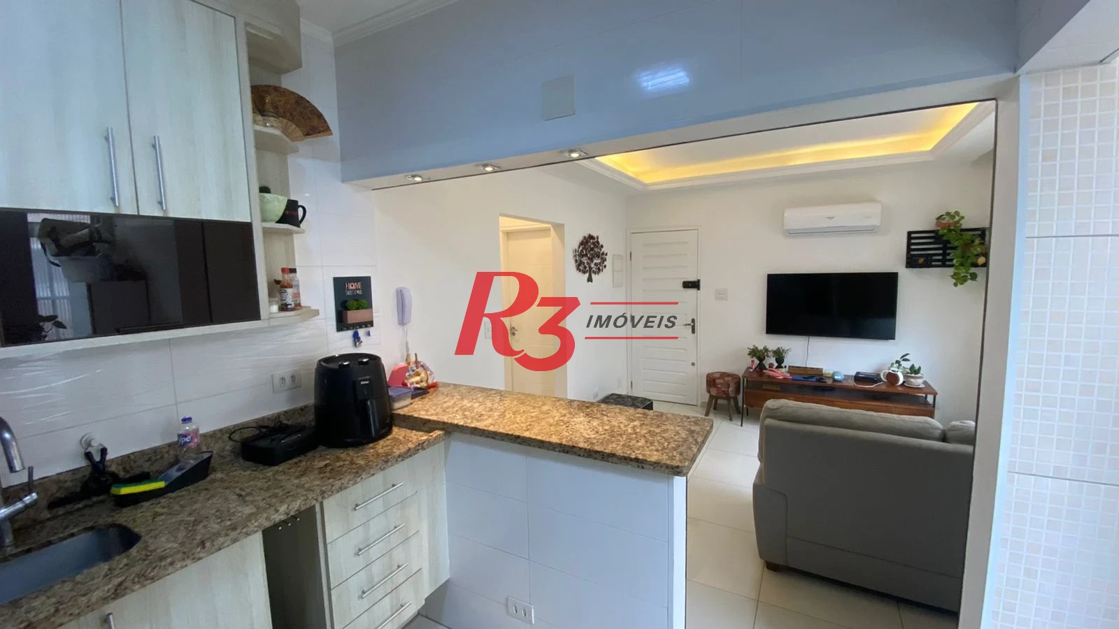 Apartamento com 2 dormitórios à venda, 64 m² por R$ 405.000,00 - Marapé - Santos/SP