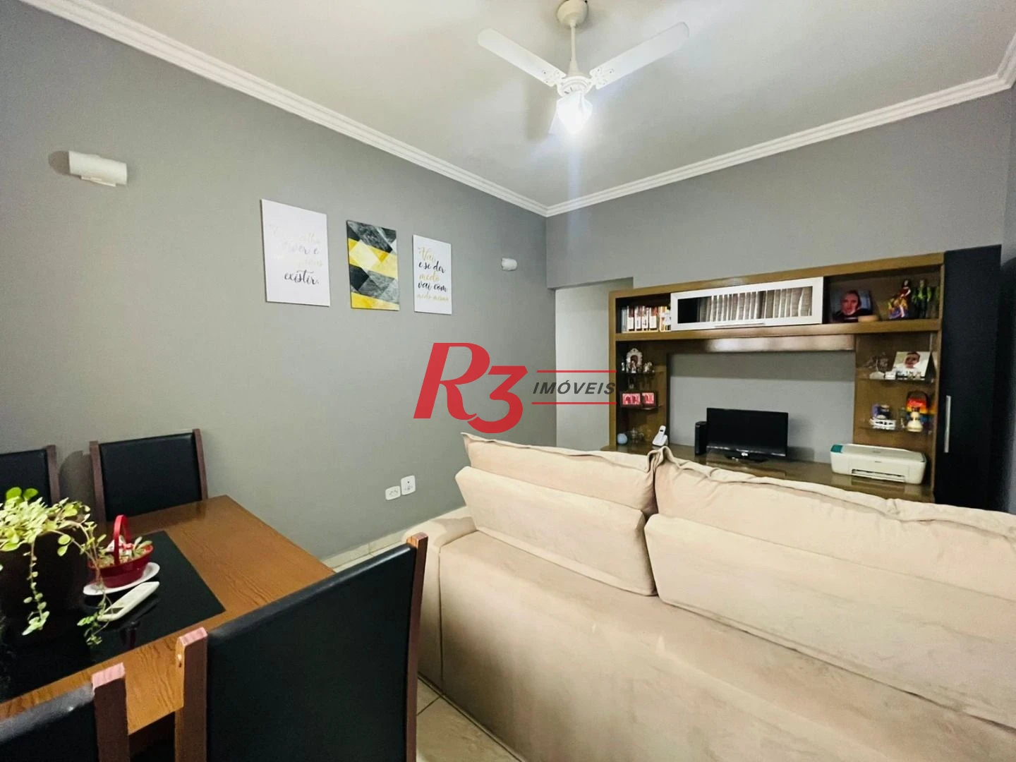 Apartamento com 2 dormitórios à venda, 62 m² por R$ 490.000,00 - Gonzaga - Santos/SP