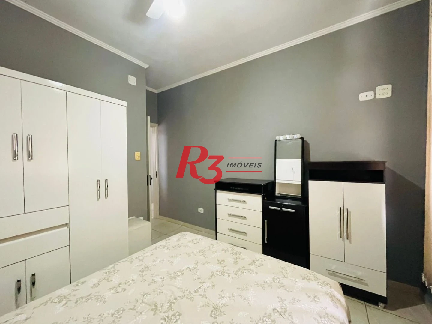 Apartamento com 2 dormitórios à venda, 62 m² por R$ 490.000,00 - Gonzaga - Santos/SP