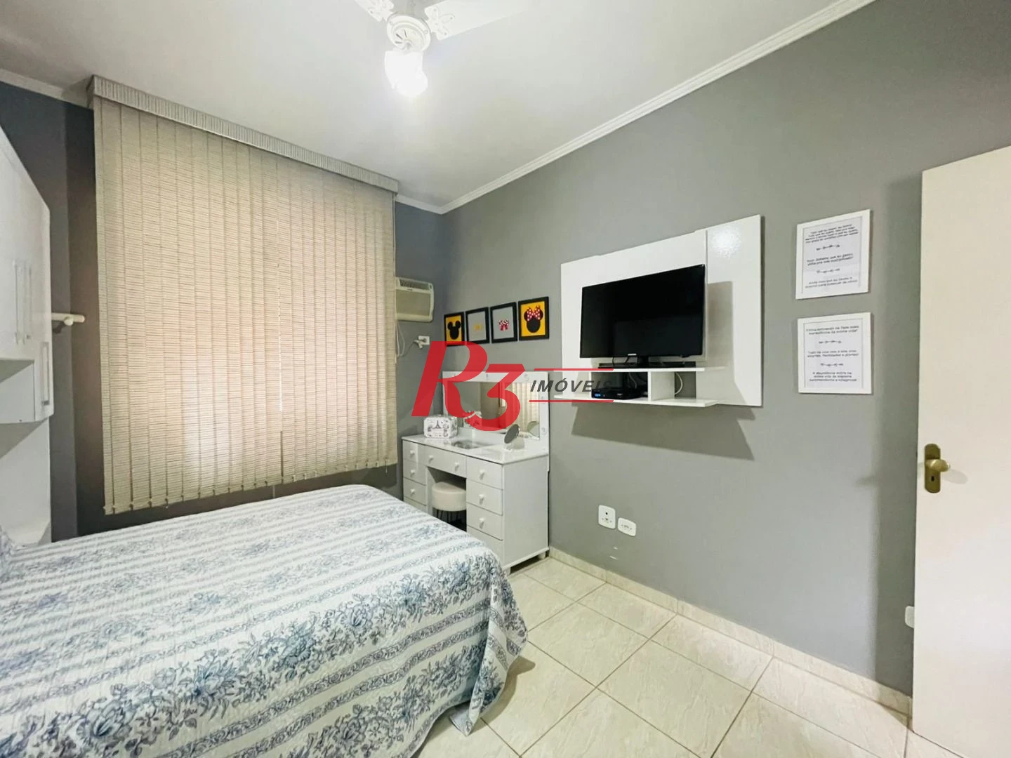 Apartamento com 2 dormitórios à venda, 62 m² por R$ 490.000,00 - Gonzaga - Santos/SP