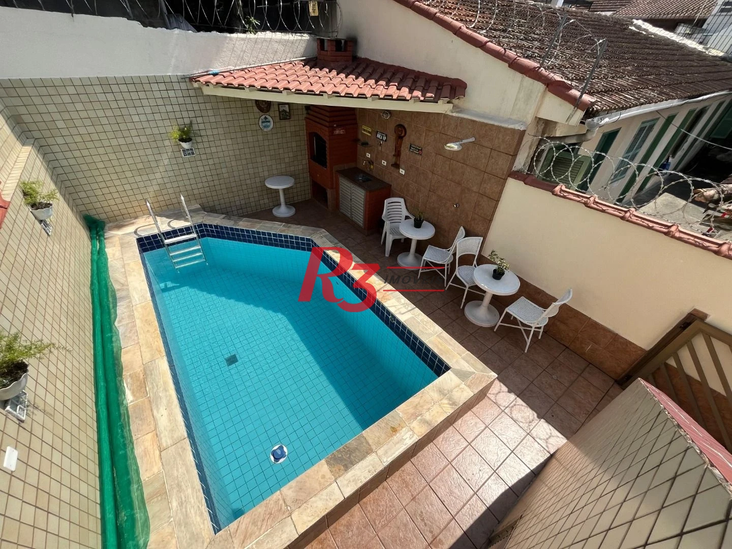 CAMPO GRANDE - 4 DORMITÓRIOS - 2 SALAS - CHURRASQUEIRA - QUINTAL E PISCINA