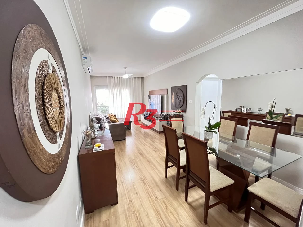 Apartamento mobiliado - 2 suítes - aquecimento a gás - lavabo - varanda - 1 vaga