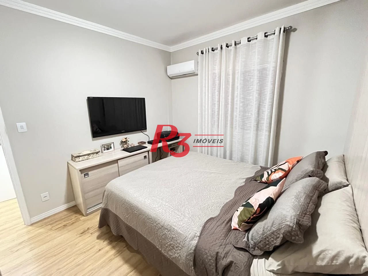 Apartamento mobiliado - 2 suítes - aquecimento a gás - lavabo - varanda - 1 vaga