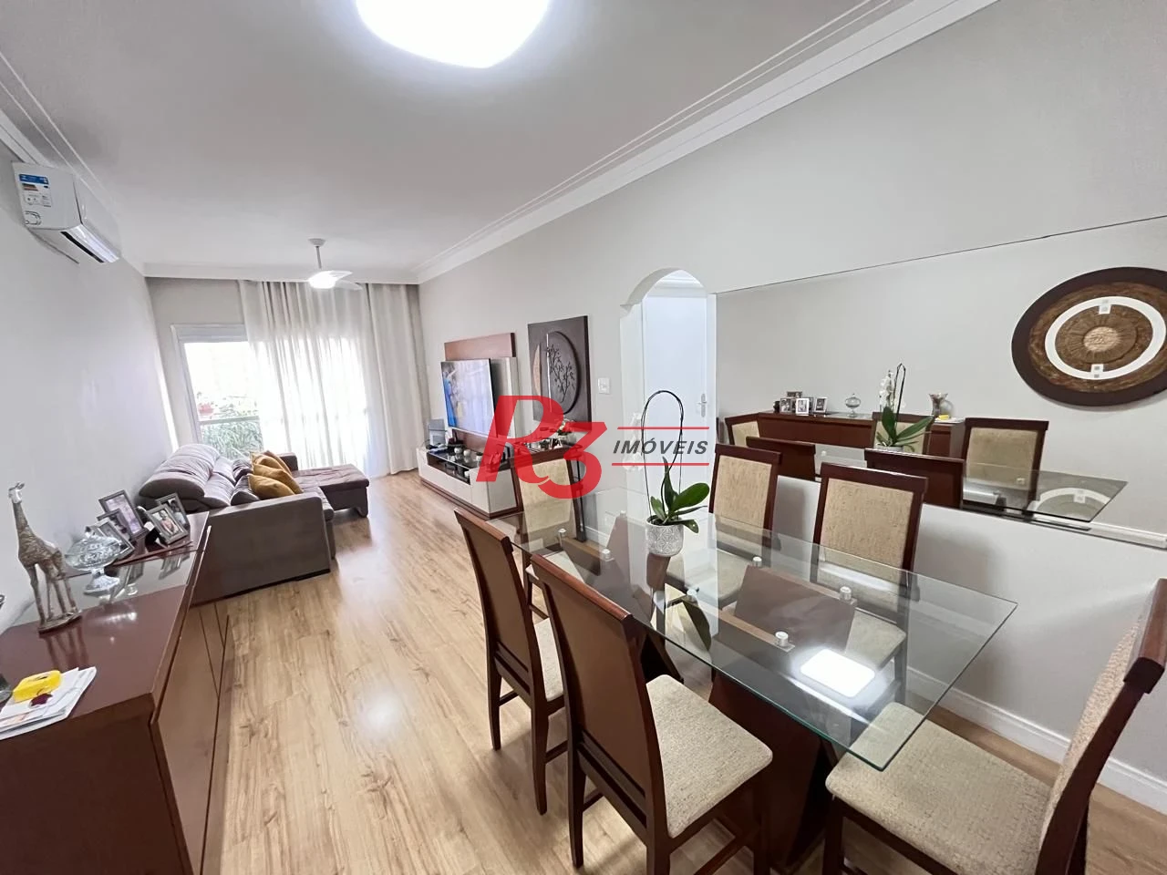 Apartamento mobiliado - 2 suítes - aquecimento a gás - lavabo - varanda - 1 vaga