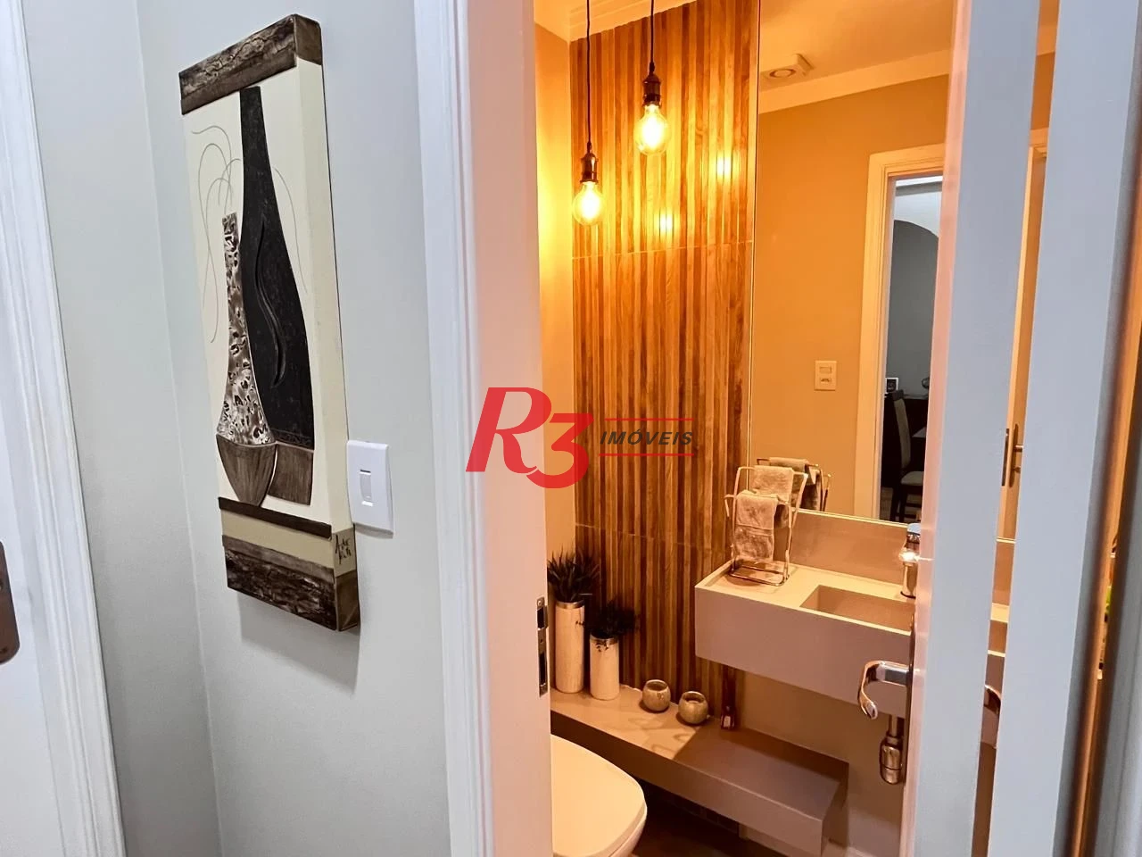 Apartamento mobiliado - 2 suítes - aquecimento a gás - lavabo - varanda - 1 vaga