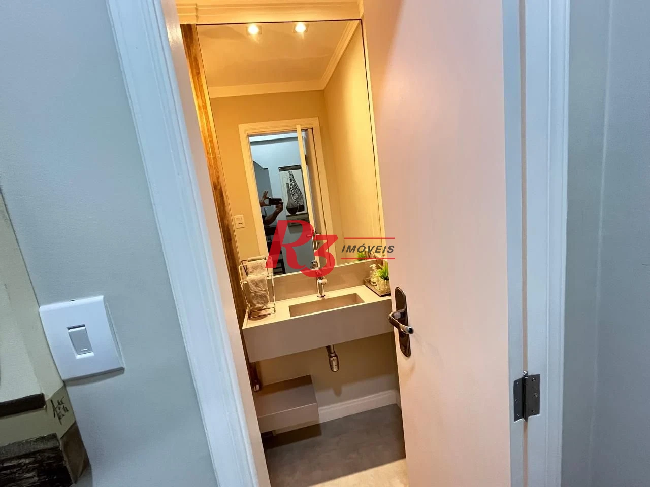 Apartamento mobiliado - 2 suítes - aquecimento a gás - lavabo - varanda - 1 vaga