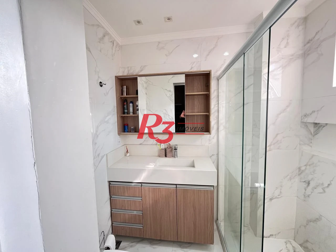 Apartamento mobiliado - 2 suítes - aquecimento a gás - lavabo - varanda - 1 vaga