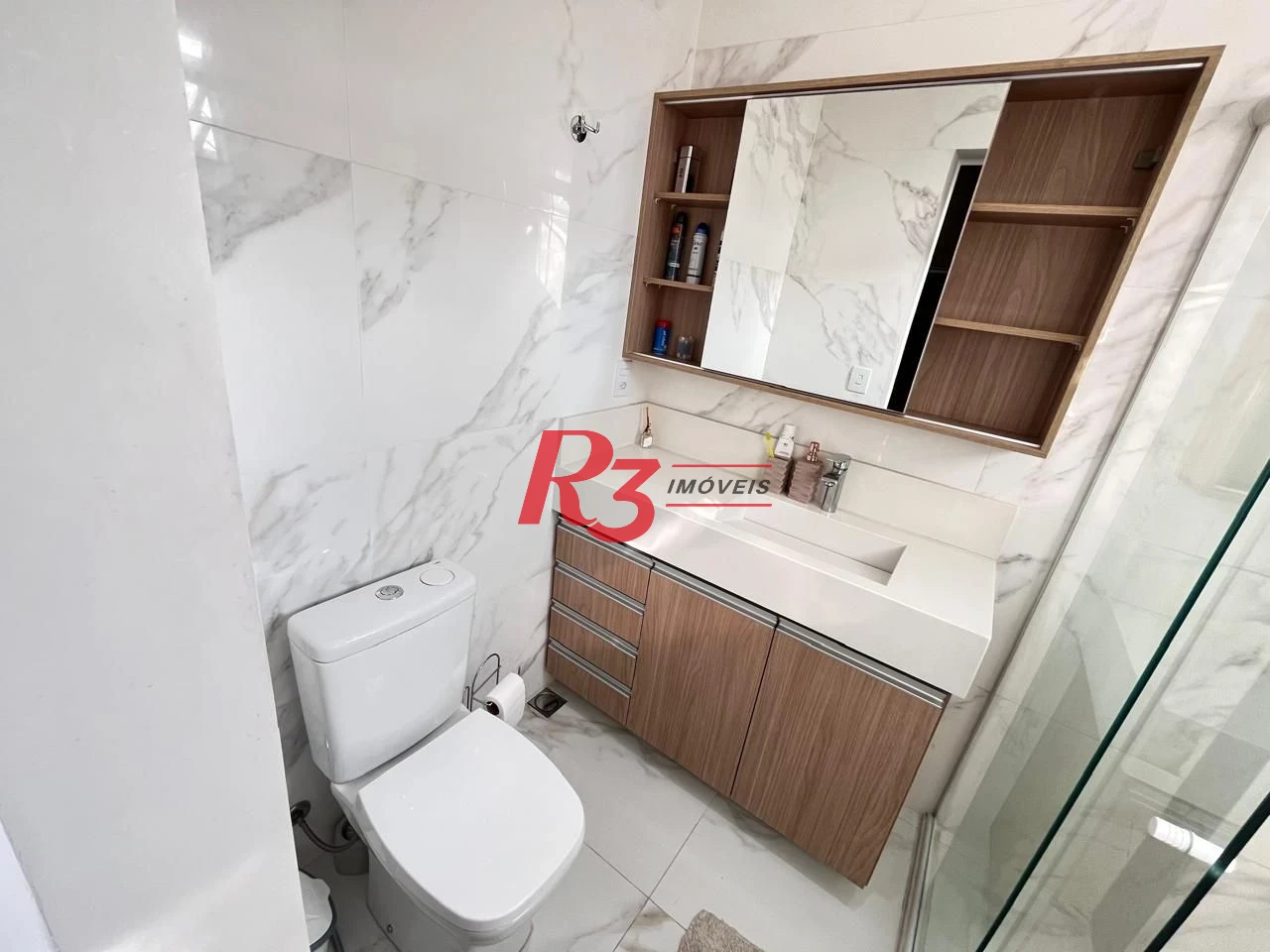 Apartamento mobiliado - 2 suítes - aquecimento a gás - lavabo - varanda - 1 vaga