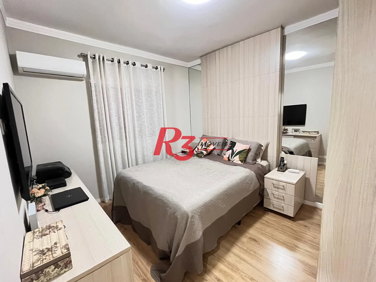 Apartamento mobiliado - 2 suítes - aquecimento a gás - lavabo - varanda - 1 vaga