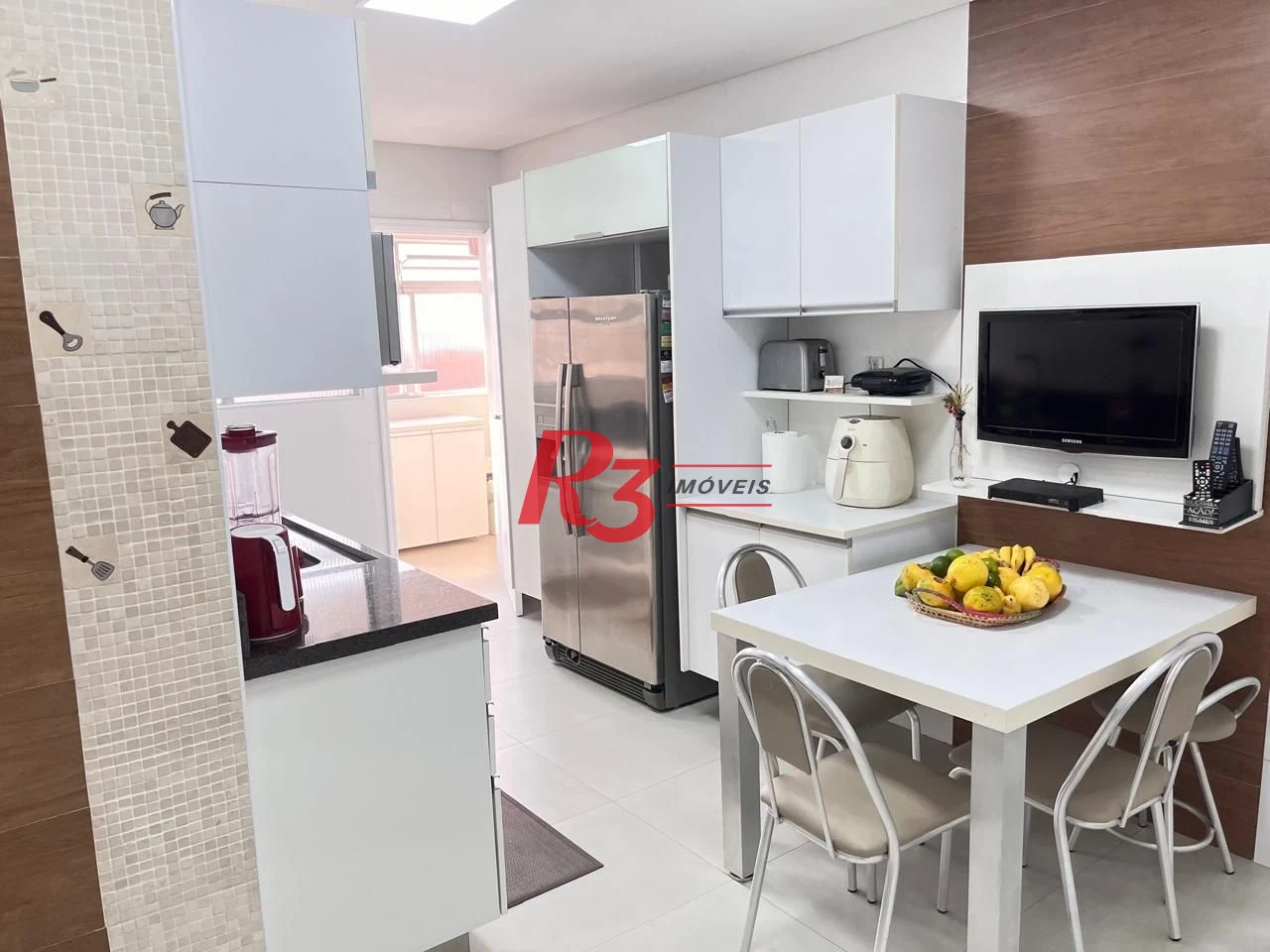Apartamento mobiliado - 2 suítes - aquecimento a gás - lavabo - varanda - 1 vaga
