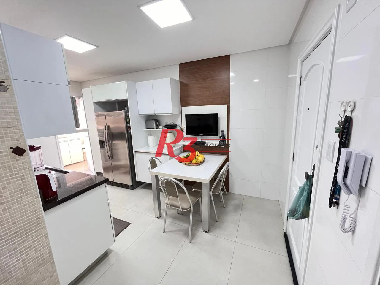 Apartamento mobiliado - 2 suítes - aquecimento a gás - lavabo - varanda - 1 vaga